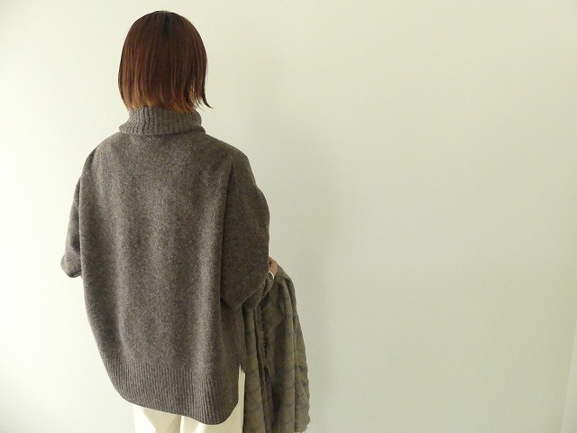 ハイネックプルオーバーの商品画像1