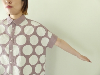 快晴堂(かいせいどう) パネルプリントの大きな水玉　wideフレンチ半袖シャツの商品画像23