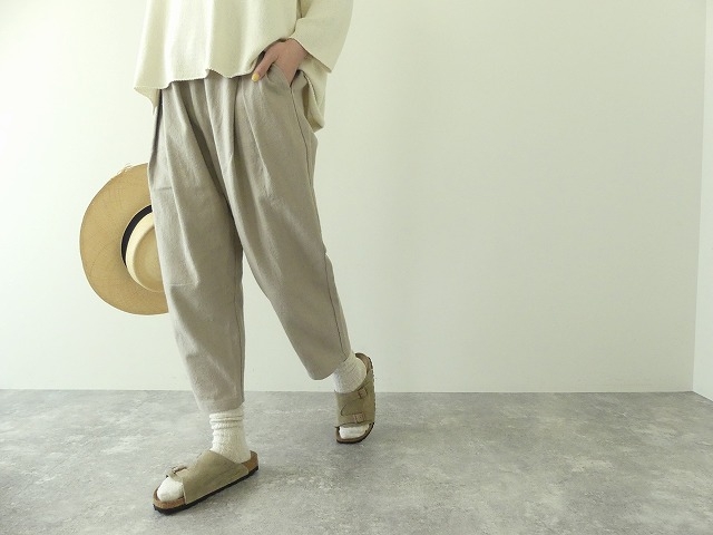 evam eva(エヴァムエヴァ) tuck pantsの商品画像1