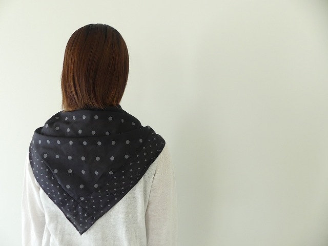 SOIL(ソイル) COTTON VOILE DOT PRINT TRIANGLE SCARFの商品画像1
