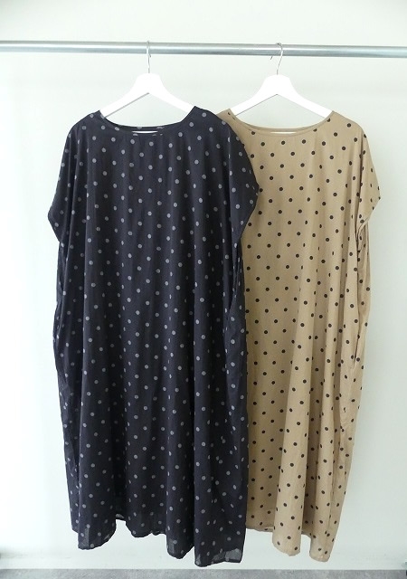 SOIL(ソイル) COTTON VOILE DOT PRINT CREW-NECK BACK SIDE GATHERED DRESSの商品画像3