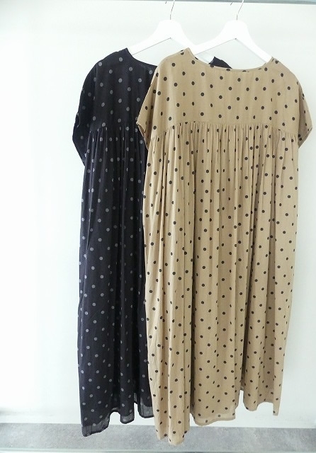 SOIL(ソイル) COTTON VOILE DOT PRINT CREW-NECK BACK SIDE GATHERED DRESSの商品画像9