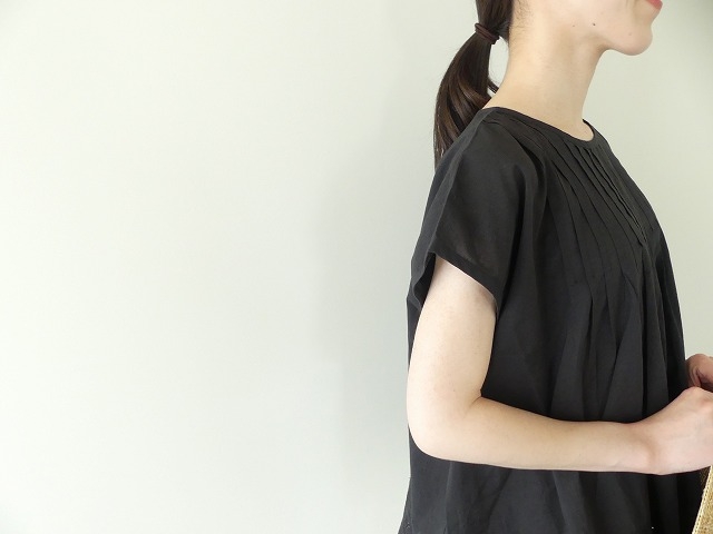 SOIL(ソイル) 裾スカラップ刺繍クルーネックフレンチスリーブピンタックシャツの商品画像5