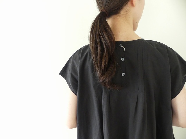 SOIL(ソイル) 裾スカラップ刺繍クルーネックフレンチスリーブピンタックシャツの商品画像7