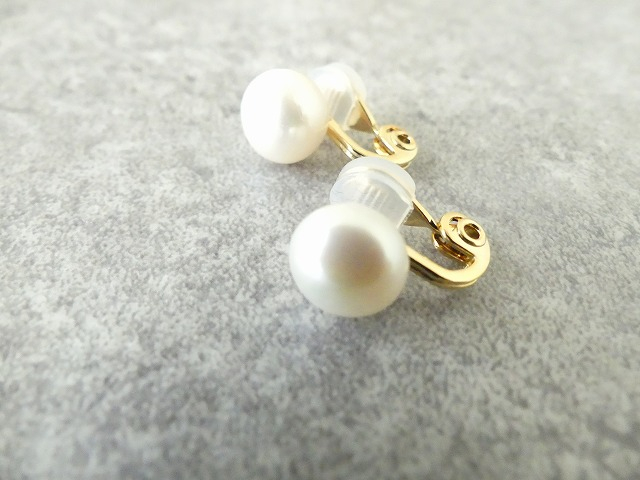 rapiecage(ラピエサージュ) 淡水パール1粒イヤリングの商品画像1