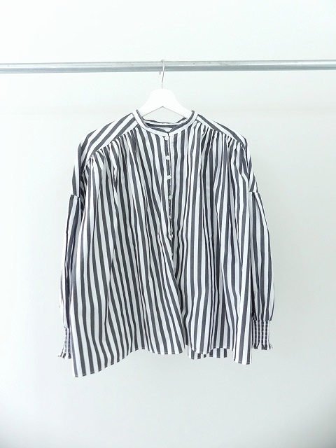 UNIVERSAL TISSU(ユニヴァーサル ティシュ) ワイドストライプシャーリングブラウスの商品画像2