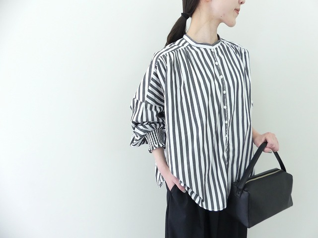 UNIVERSAL TISSU(ユニヴァーサル ティシュ) ワイドストライプシャーリングブラウスの商品画像3
