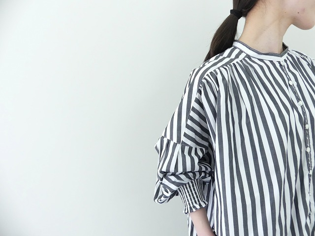 UNIVERSAL TISSU(ユニヴァーサル ティシュ) ワイドストライプシャーリングブラウスの商品画像4