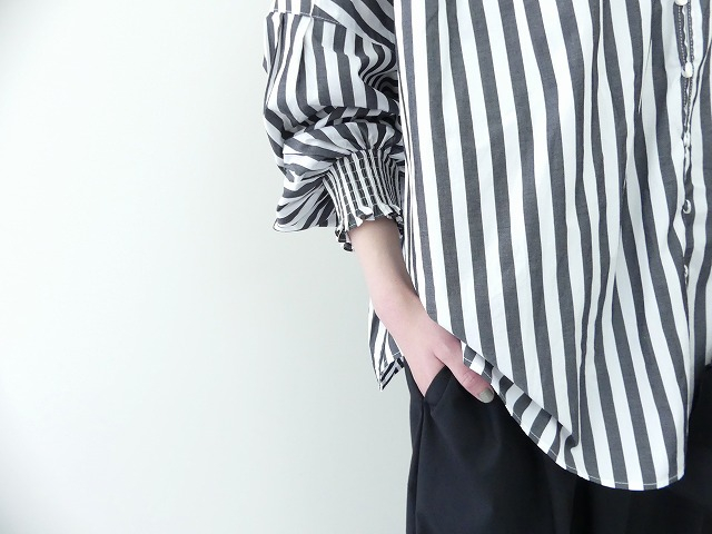 UNIVERSAL TISSU(ユニヴァーサル ティシュ) ワイドストライプシャーリングブラウスの商品画像5