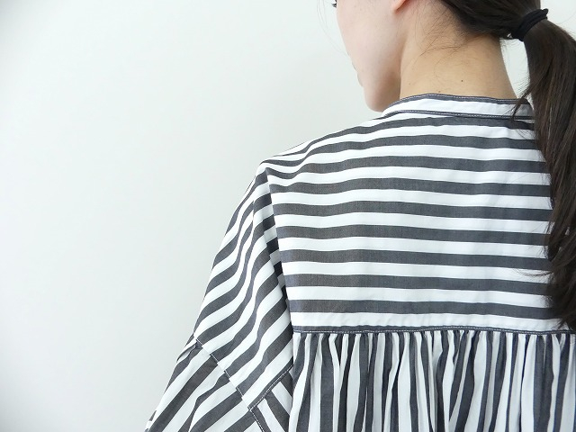 UNIVERSAL TISSU(ユニヴァーサル ティシュ) ワイドストライプシャーリングブラウスの商品画像6
