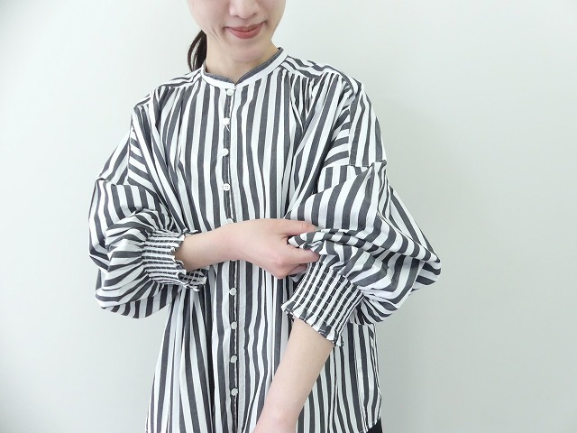 UNIVERSAL TISSU(ユニヴァーサル ティシュ) ワイドストライプシャーリングブラウスの商品画像7
