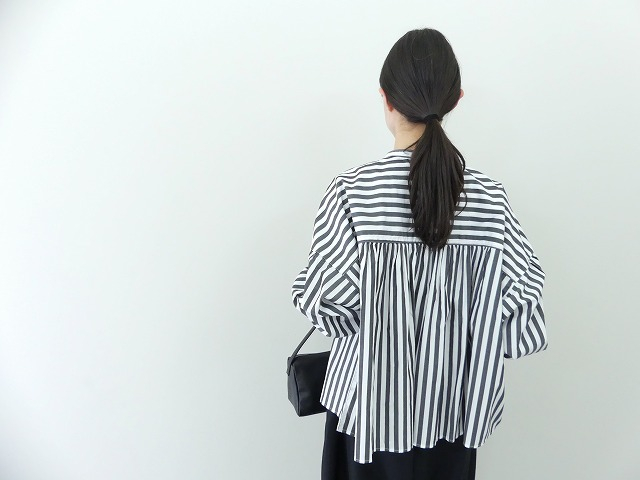 UNIVERSAL TISSU(ユニヴァーサル ティシュ) ワイドストライプシャーリングブラウスの商品画像9