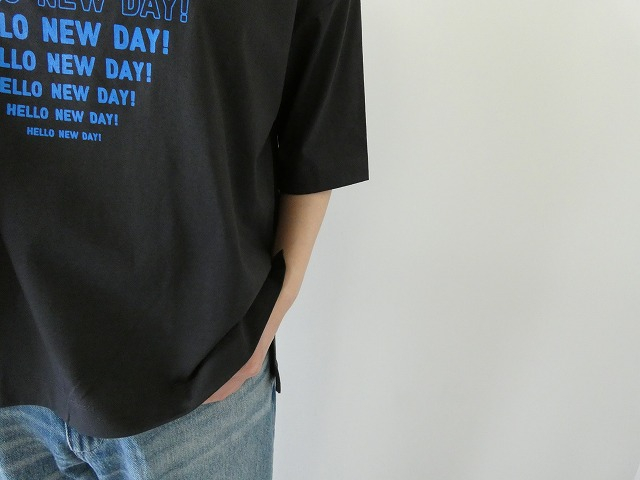 maomade(マオメイド) きれいめシルケット天竺HELLO NEW DAY TEEの商品画像6