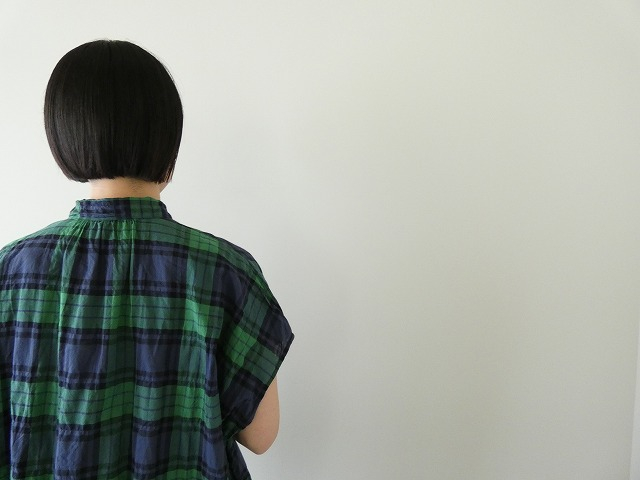 NATURAL LAUNDRY(ナチュラルランドリー) 先染めシャーリングロングシャツの商品画像8