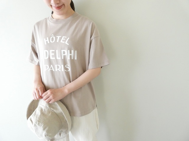 SOUFFLE BASIC 天竺サイドスリットプリントTシャツの商品画像1