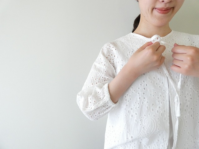 maomade(マオメイド) ペイズリーカットワークレース2WAYサッと羽織れるブラウスの商品画像9