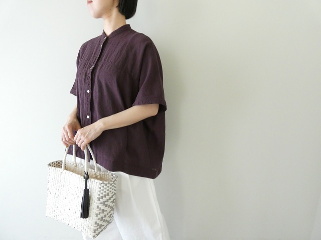 yuni(ユニ イズ ライク ア フラワー トゥー ミー) コットンリネン 近江晒スクエアブラウスの商品画像1