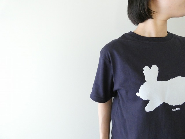 I am I in fact(アイアムアイ インファクト) run rabbit Tシャツの商品画像3