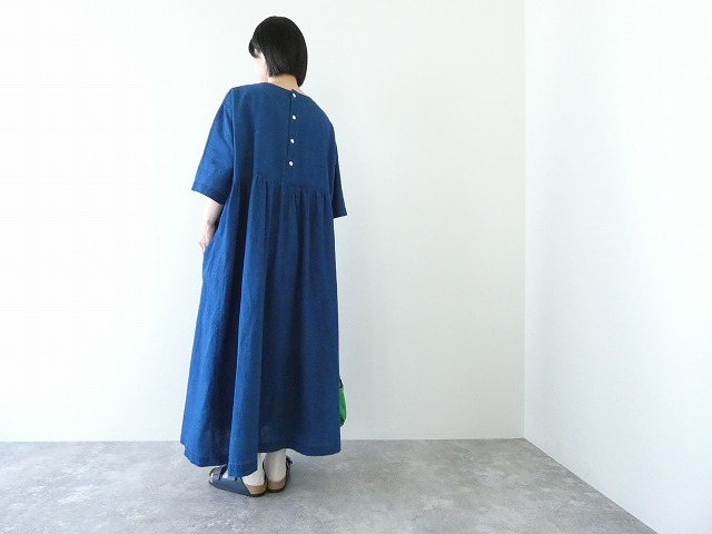 NATURAL LAUNDRY(ナチュラルランドリー) インディゴシャンブレースモックギャザーワンピースの商品画像10