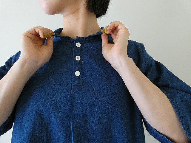 NATURAL LAUNDRY(ナチュラルランドリー) インディゴシャンブレー丸衿5分袖プルオーバーの商品画像1