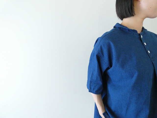 NATURAL LAUNDRY(ナチュラルランドリー) インディゴシャンブレー丸衿5分袖プルオーバーの商品画像4