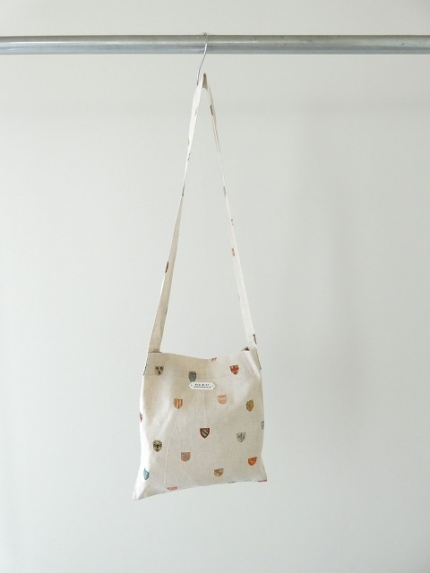 R&D.M(オールドマンズテーラー) COTTON LINEN COAT OF ARMS ONE SHOULDER BAGの商品画像2