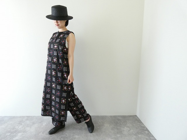yuni(ユニ イズ ライク ア フラワー トゥー ミー) eyelet embroidely sleeveless ワンピースの商品画像1