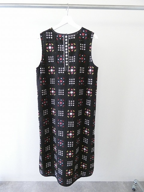 yuni(ユニ イズ ライク ア フラワー トゥー ミー) eyelet embroidely sleeveless ワンピースの商品画像12