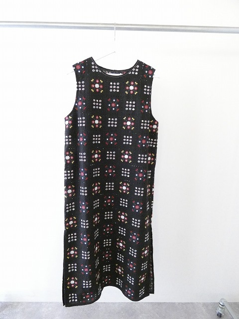 yuni(ユニ イズ ライク ア フラワー トゥー ミー) eyelet embroidely sleeveless ワンピースの商品画像2