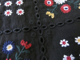 yuni(ユニ イズ ライク ア フラワー トゥー ミー) eyelet embroidely sleeveless ワンピースの商品画像28