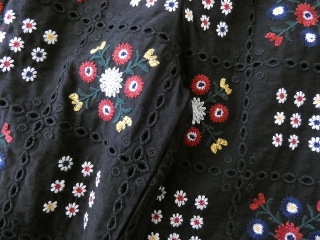 yuni(ユニ イズ ライク ア フラワー トゥー ミー) eyelet embroidelyイージーパンツの商品画像28