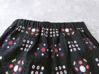 yuni(ユニ イズ ライク ア フラワー トゥー ミー) eyelet embroidelyイージーパンツの商品画像32