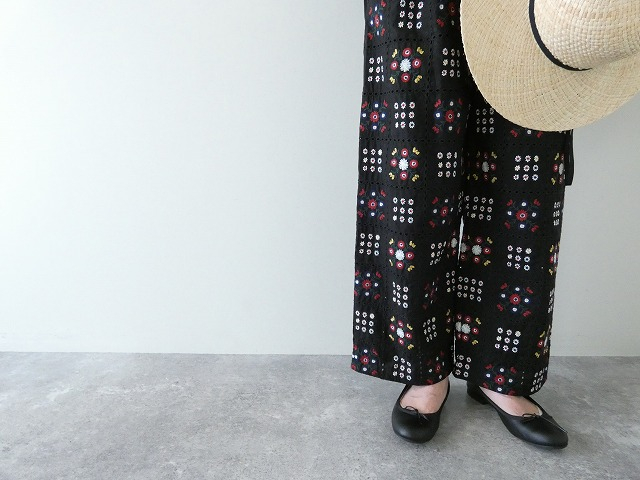 yuni(ユニ イズ ライク ア フラワー トゥー ミー) eyelet embroidelyイージーパンツの商品画像5