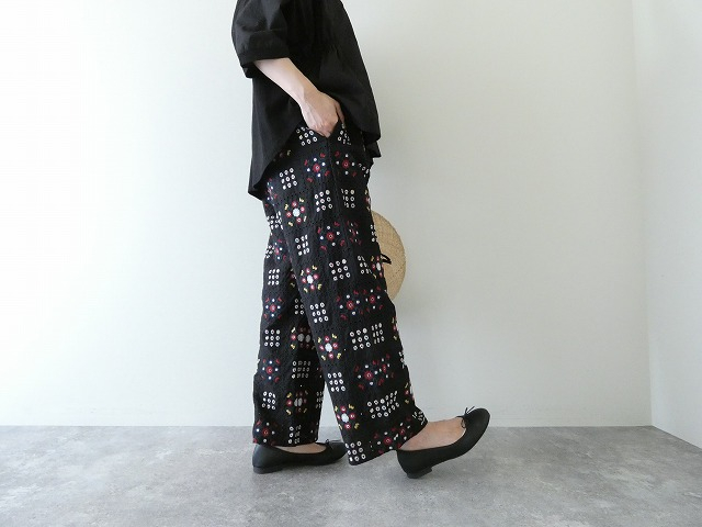 yuni(ユニ イズ ライク ア フラワー トゥー ミー) eyelet embroidelyイージーパンツの商品画像8