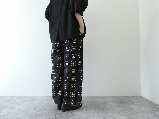 yuni(ユニ イズ ライク ア フラワー トゥー ミー) eyelet embroidelyイージーパンツの商品画像9