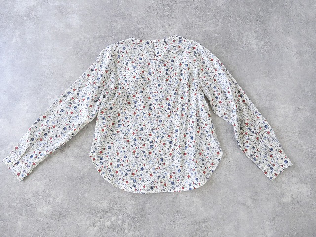 NARU 木の実柄ローンラウンドブラウスの商品画像11