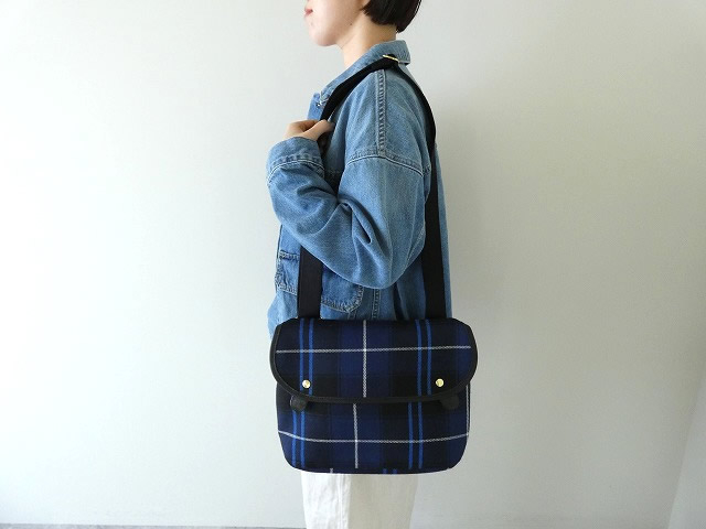 ブルータータンのコロンとしたショルダーバッグ エイボン BAG