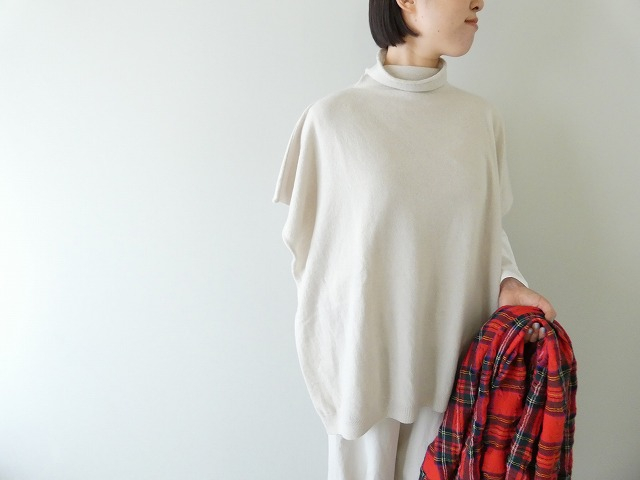evam eva(エヴァムエヴァ) wool ponchoの商品画像1