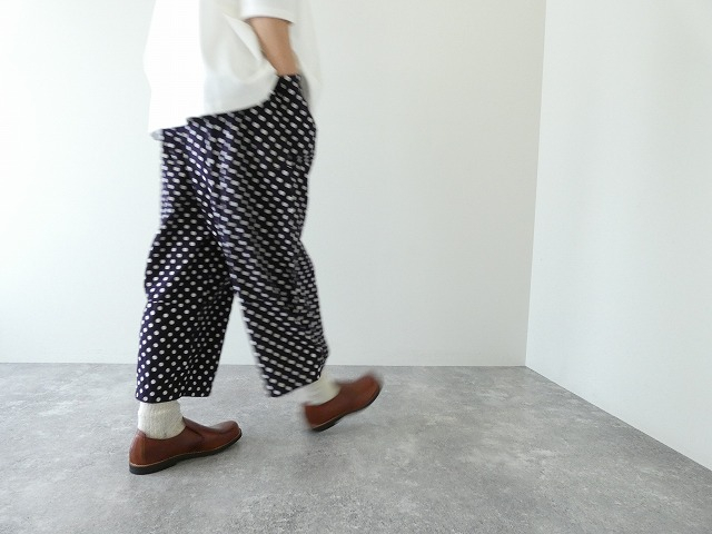 快晴堂(かいせいどう) グレーとネイビーの抜染水玉 NEWコロン斜めポケパンツの商品画像6