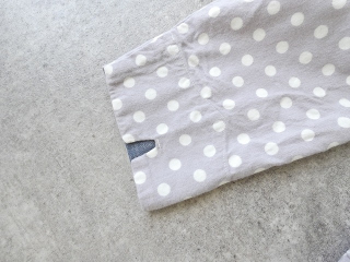 快晴堂(かいせいどう) グレーとネイビーの抜染水玉 スタンド背タックシャツの商品画像37