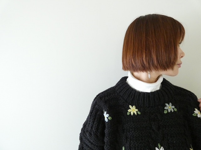 ichiAntiquite's(イチアンティークス) 花刺繍ペルーハンドニットプルオーバーの商品画像3