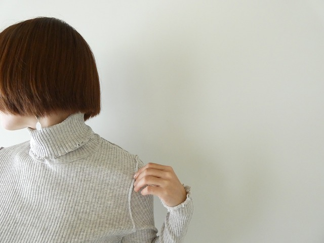 OUVERT(ウーヴェル) ヤクコットンランダム針抜きテレコサイドシームレスタートルネックプルオーバーの商品画像3