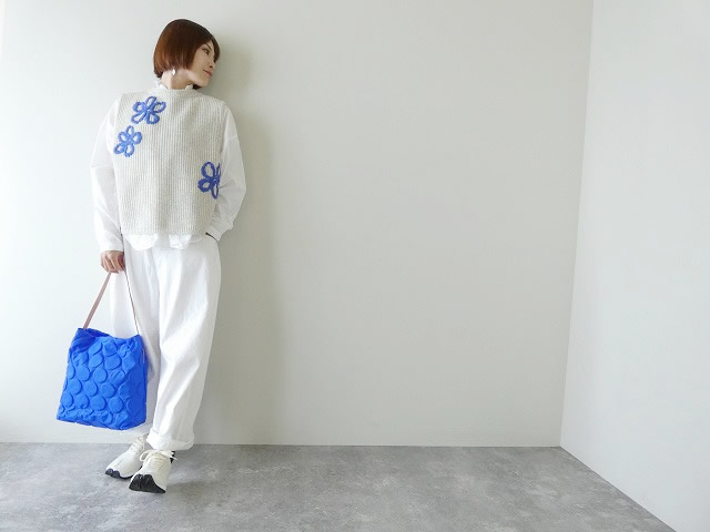 tumugu(ツムグ) ハンド刺繍ラムナイロン2WAYベストの商品画像1