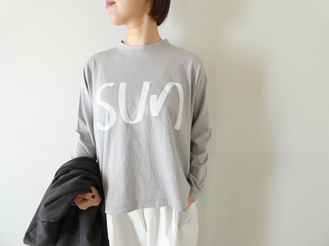 tumugu(ツムグ)  ラフィ天竺長袖プリントT「SUN」の商品画像1