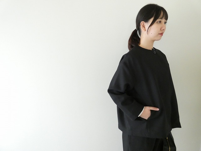 ichi(イチ) ポリエステルノーカラージャケットの商品画像1