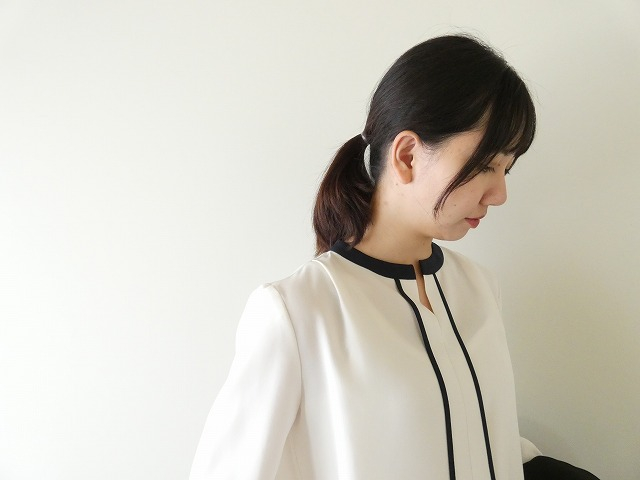 DONEEYU(ドニーユ) ストレッチツイルバイカラーブラウスの商品画像3