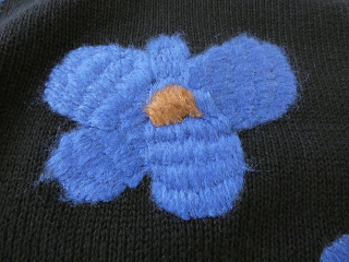 mao made(マオメイド) ちょい分厚め やわらかコットン　ざっくりお花刺繍プルオーバーの商品画像24