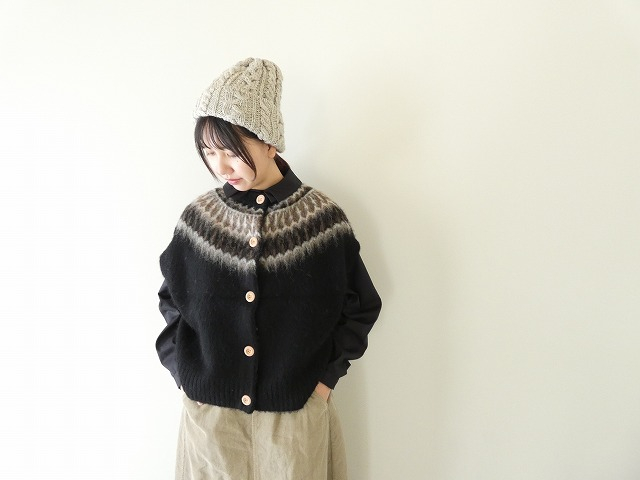 mao made(マオメイド) もふもふブラッシュヤーン クルーネック求心ジャガードベストの商品画像1