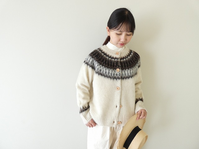 mao made(マオメイド) もふもふブラッシュヤーン クルーネック求心ジャガードカーディガンの商品画像4