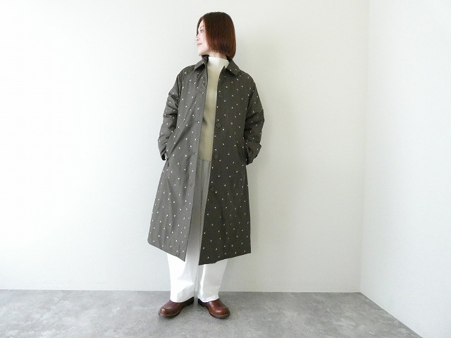 CHILD WOMAN(チャイルドウーマン) EVOダウン 小花刺繍ステンコートの商品画像1